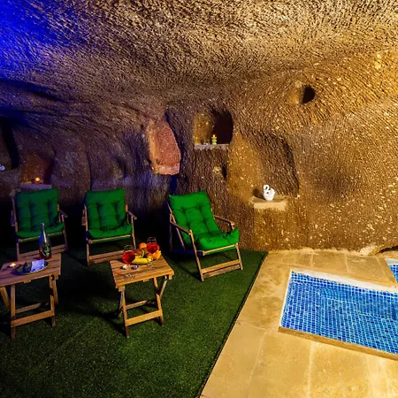 L'uva Cave * Ургуп