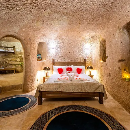 L'uva Cave * Ургуп